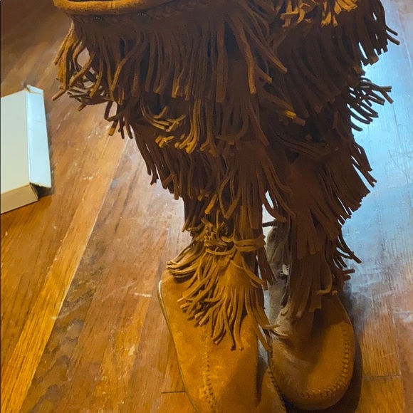 Minnetonka moccasin boots - Picture 3 of 4